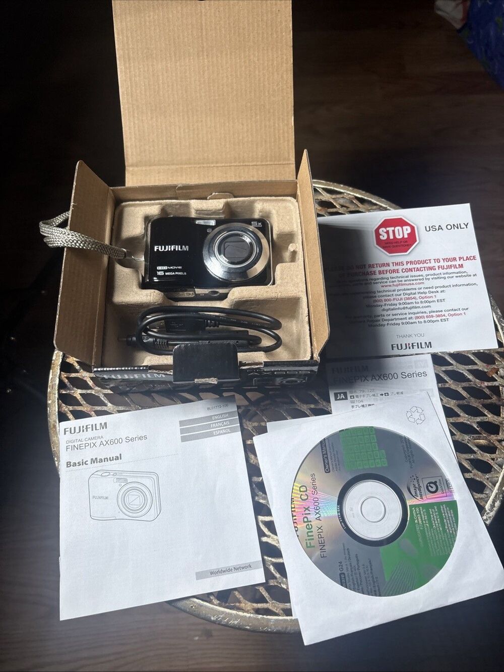 Fujifilm FinePix A Series AX550 16MP 5x Zoom HD Movie Digital Camera CD & 2GB SD
